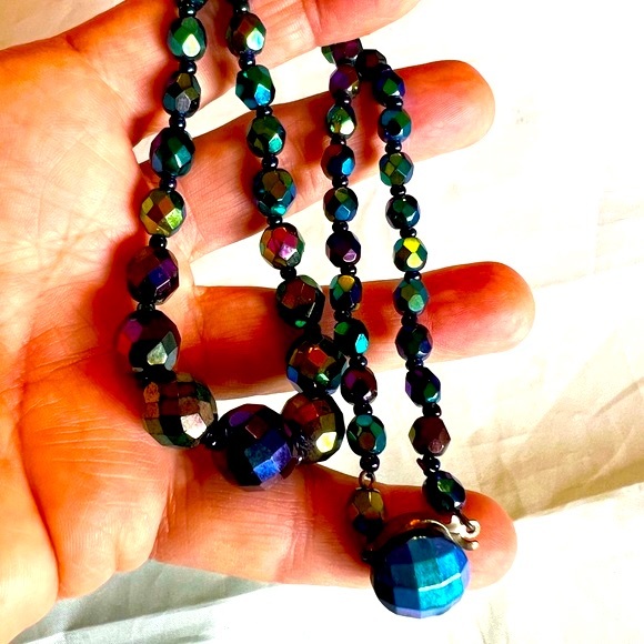 Vintage Aurora Borealis Faceted Graduated Crystal necklace - Picture 9 of 9